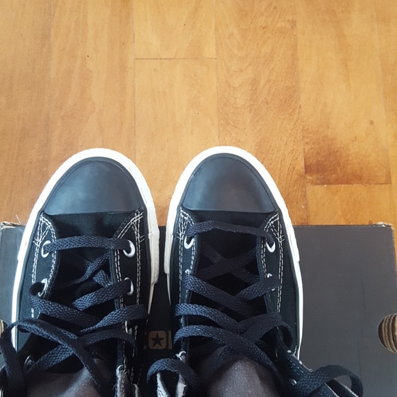 Host Pick!!🖤Converse Sneakers🖤Unisex - Picture 6 of 7